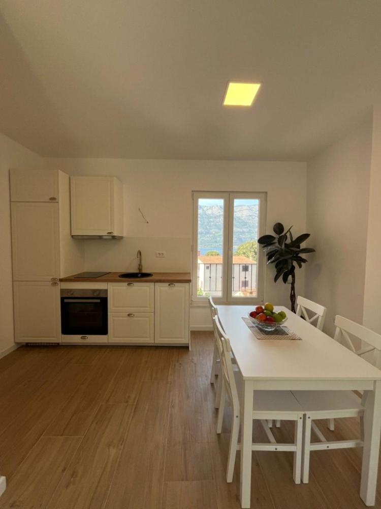 Laura Apartament *