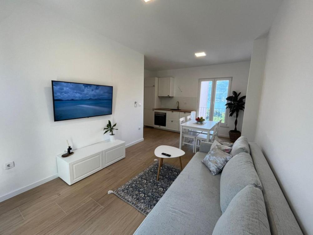 Laura Apartment
